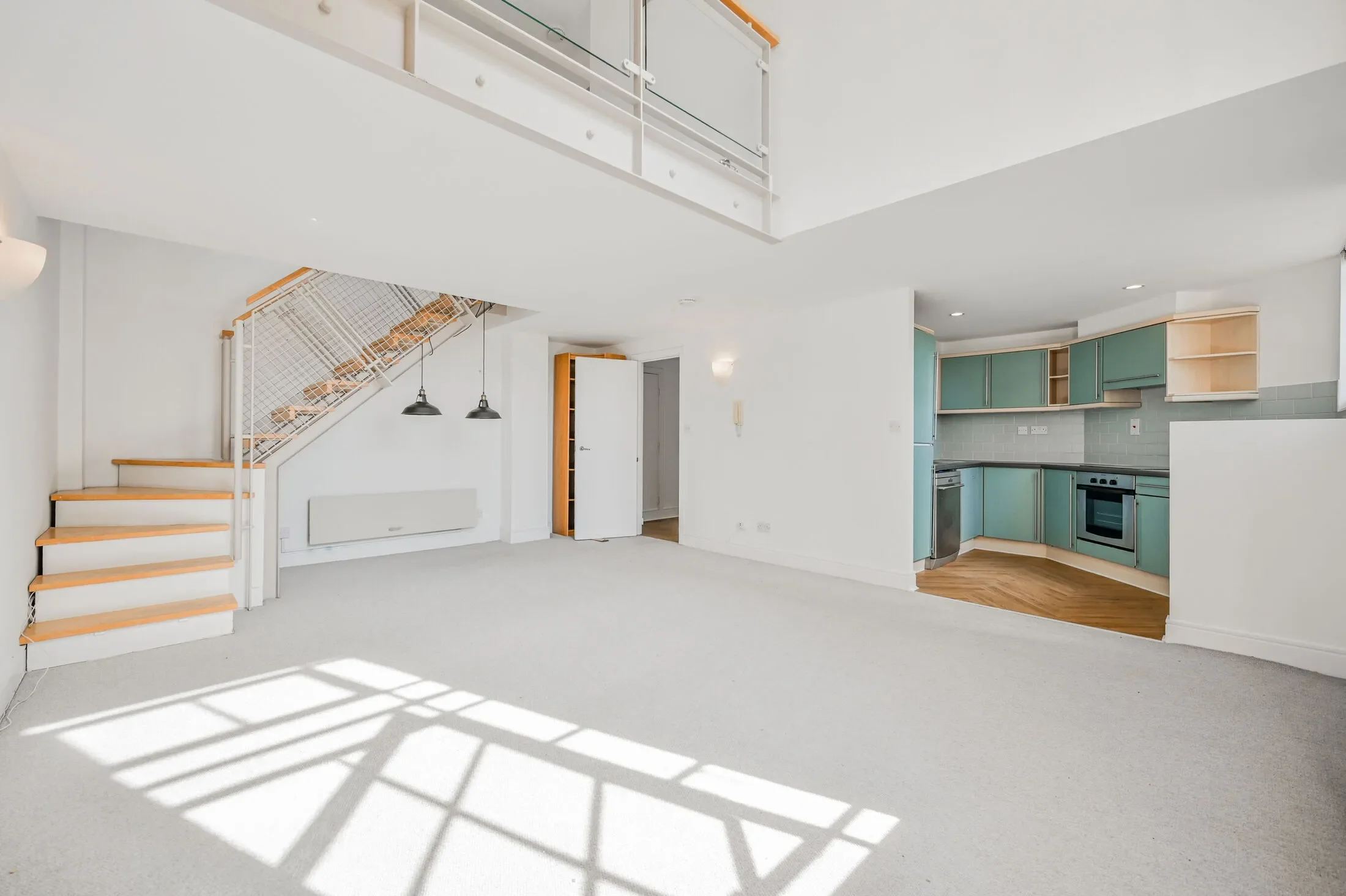 Flat Manor Gardens in Greater London