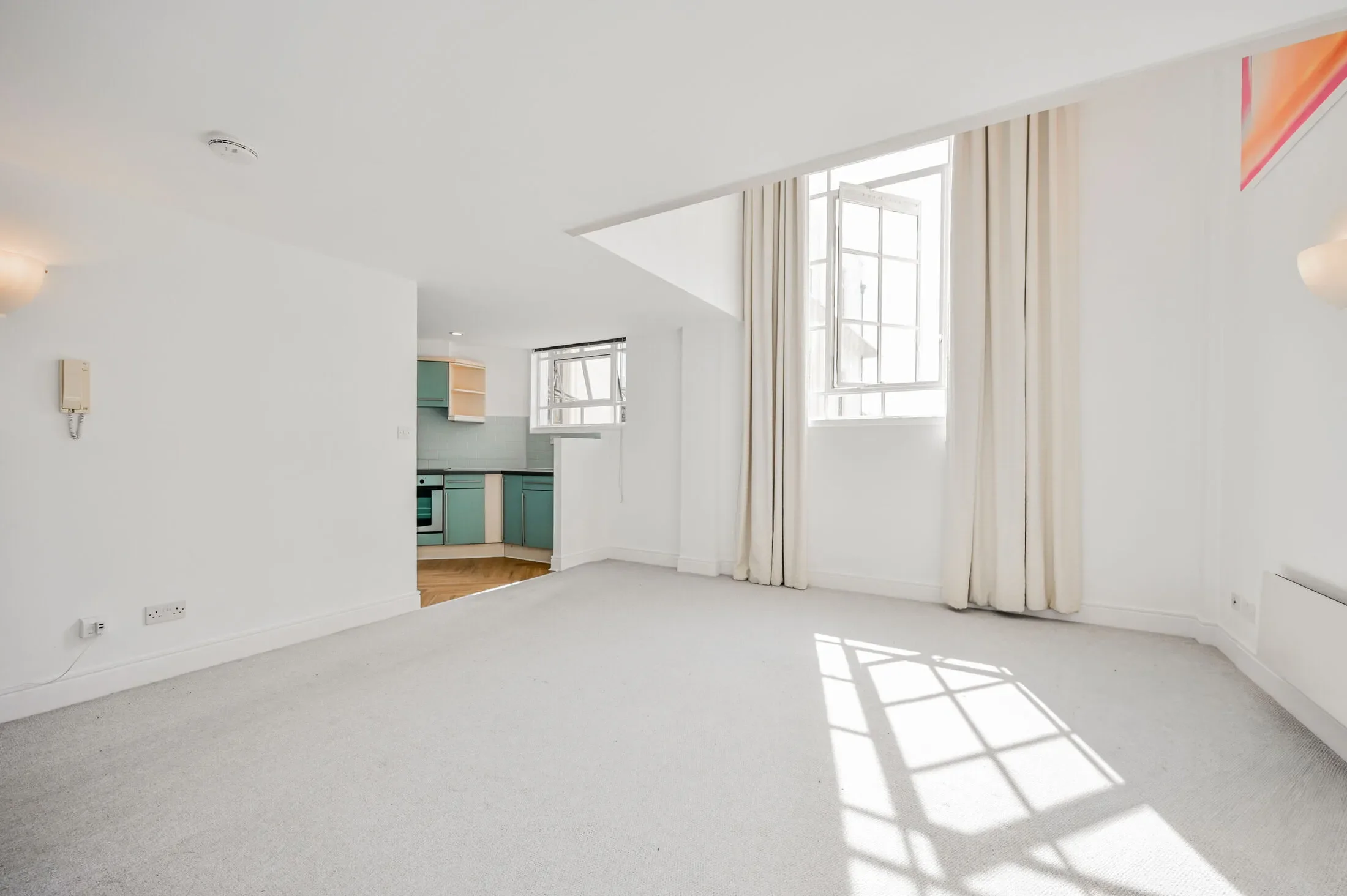 Flat Manor Gardens in Greater London