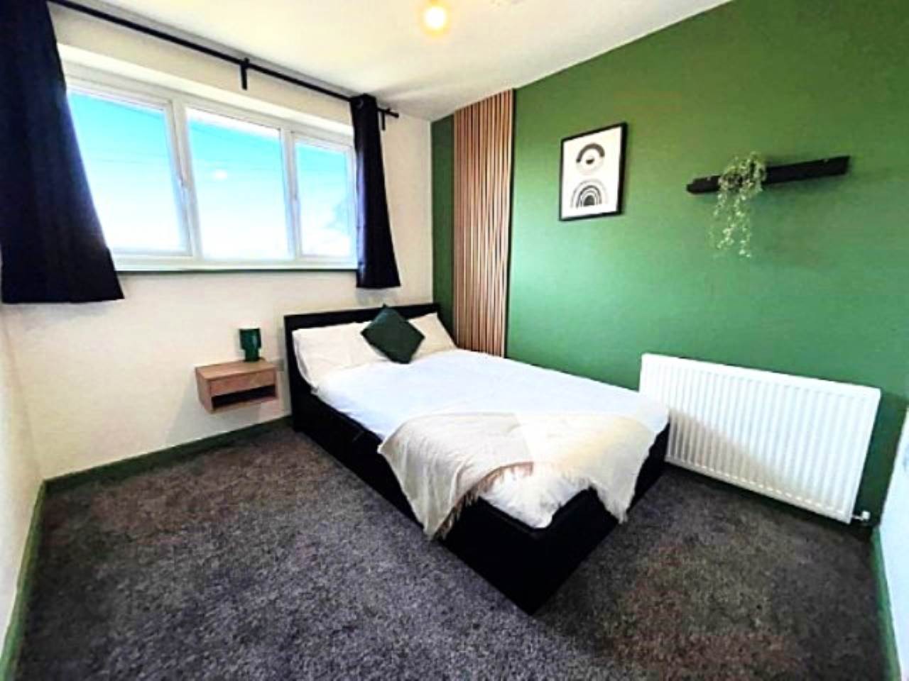 Room Croftside Close in Leeds
