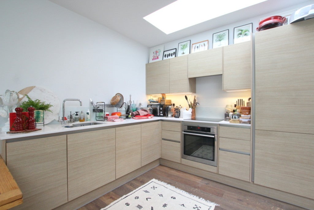 Flat Upper Richmond Road in Greater London