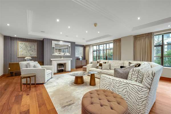 Flat Hancocks Mount in Sunninghill