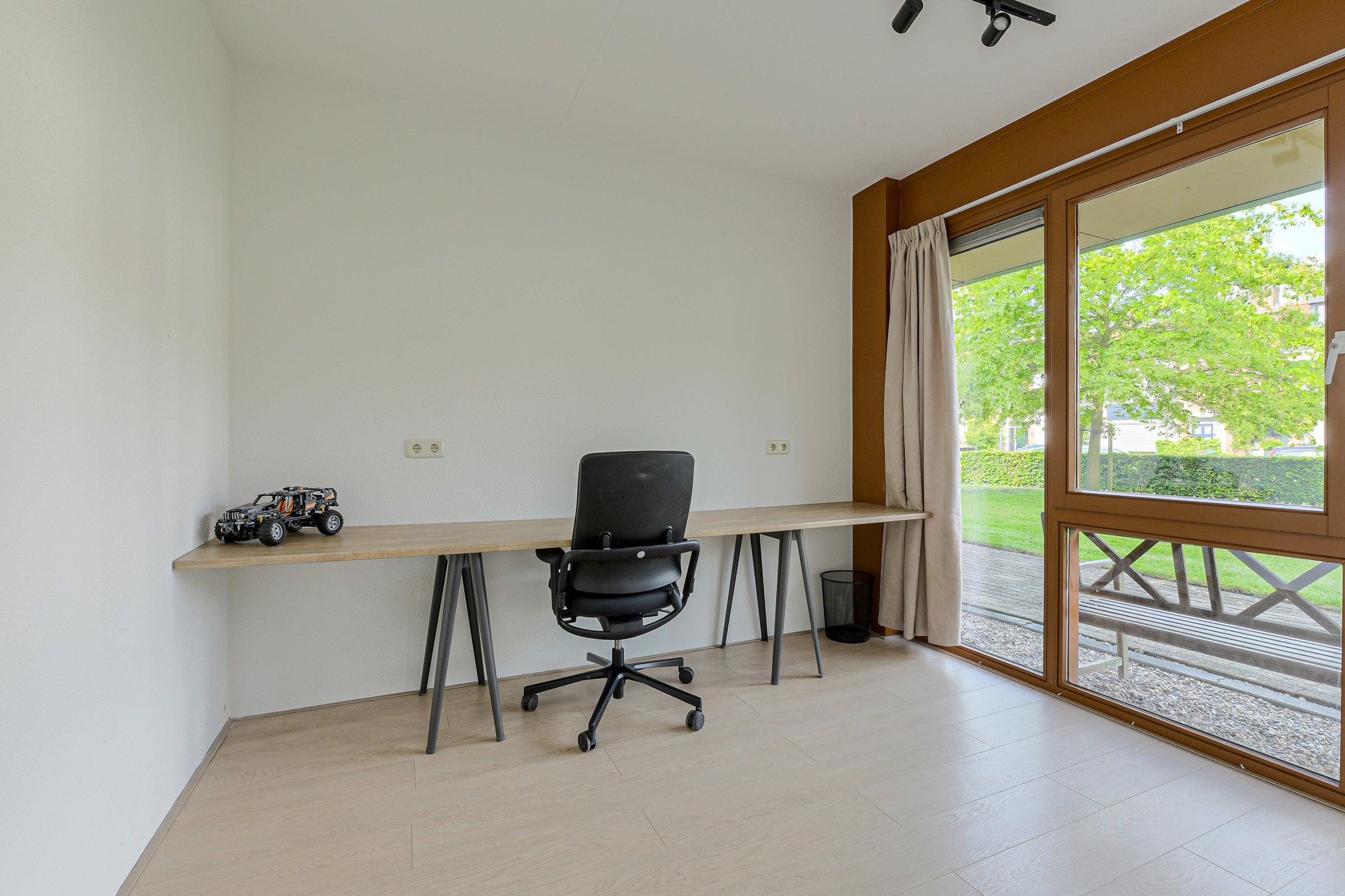 Tussenwoning te koop: Topaasstraat 49, Breda