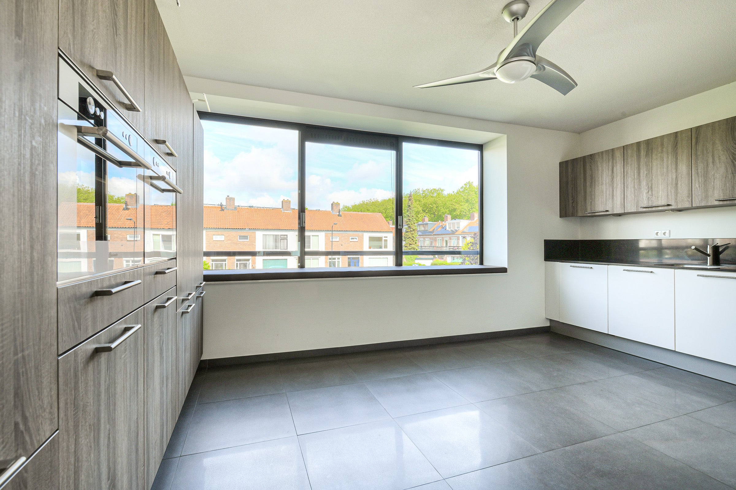 Tussenwoning te koop: Topaasstraat 49, Breda