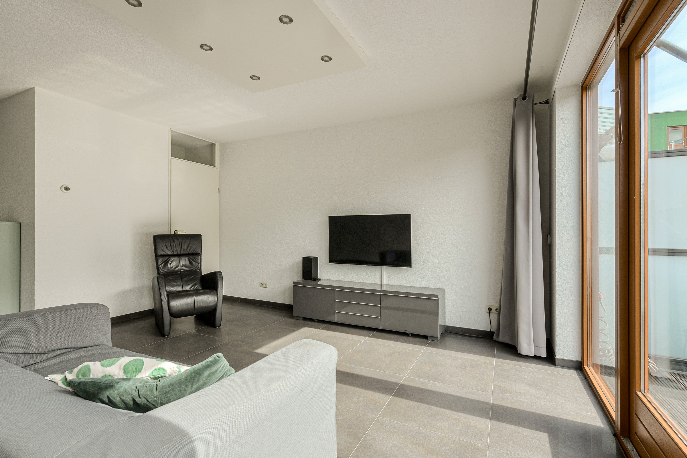 Tussenwoning te koop: Topaasstraat 49, Breda