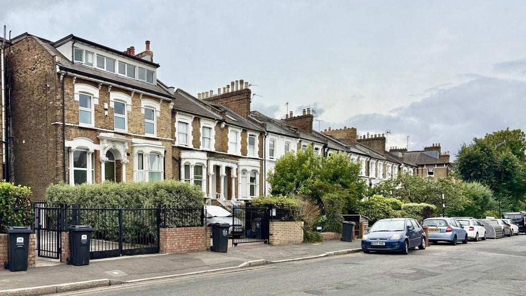 Flat Lordship Road in Greater London