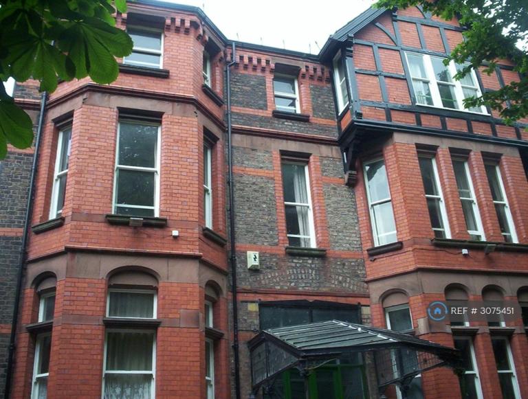 Room Livingston Drive North in Liverpool
