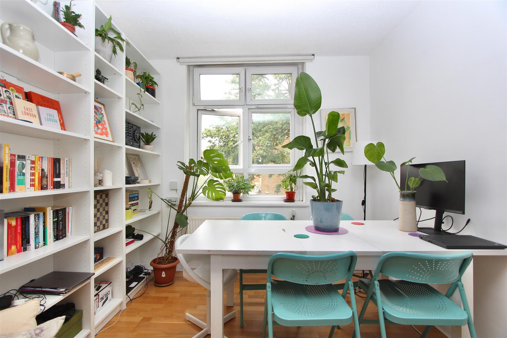 Flat Cazenove Road in Greater London