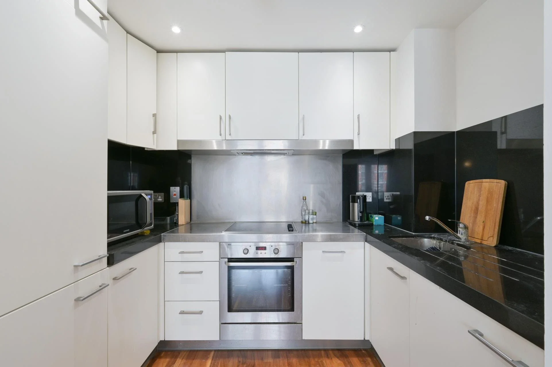 Flat Fairmont Avenue in Greater London