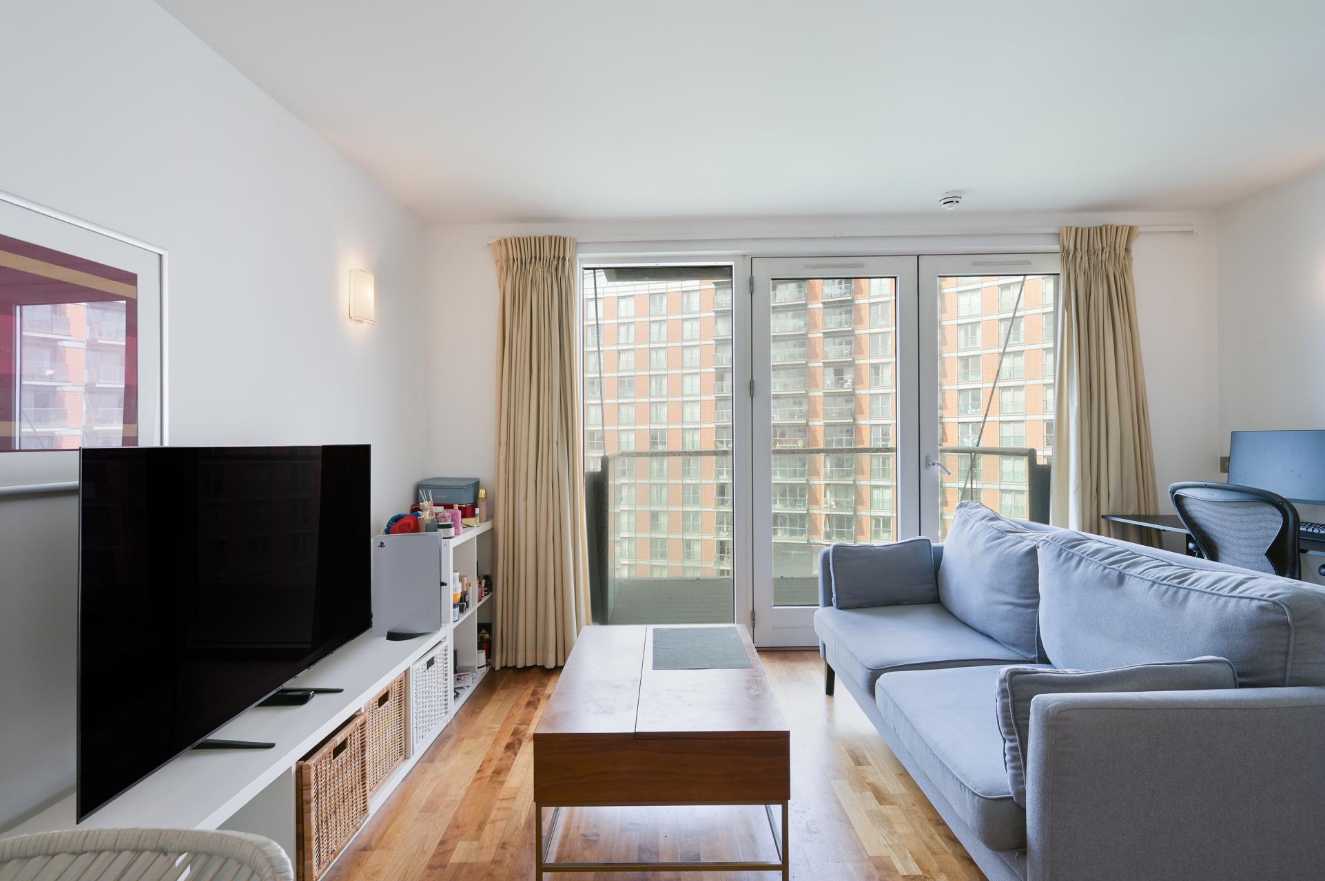 Flat Fairmont Avenue in Greater London