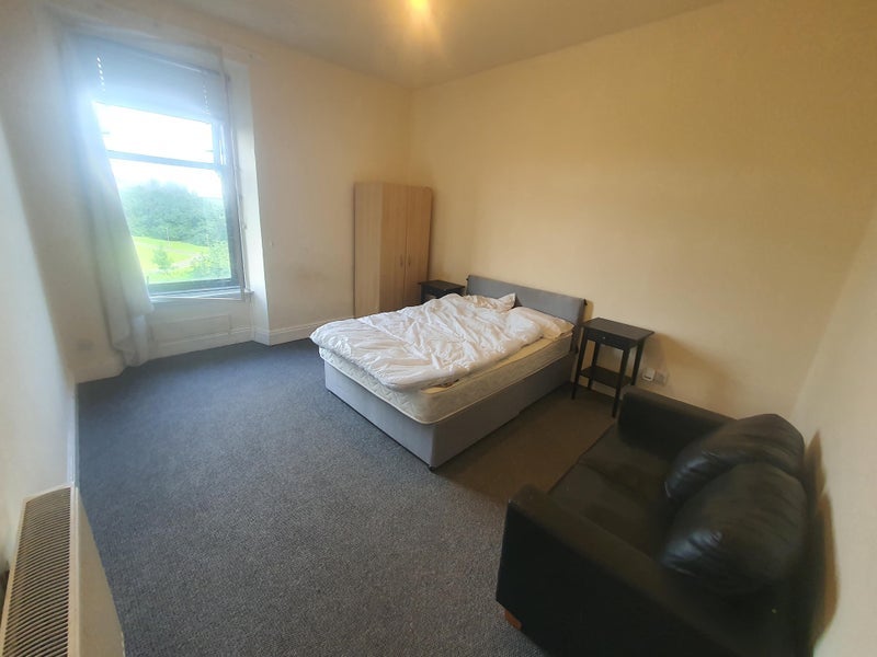 Room Springburn Road in Glasgow