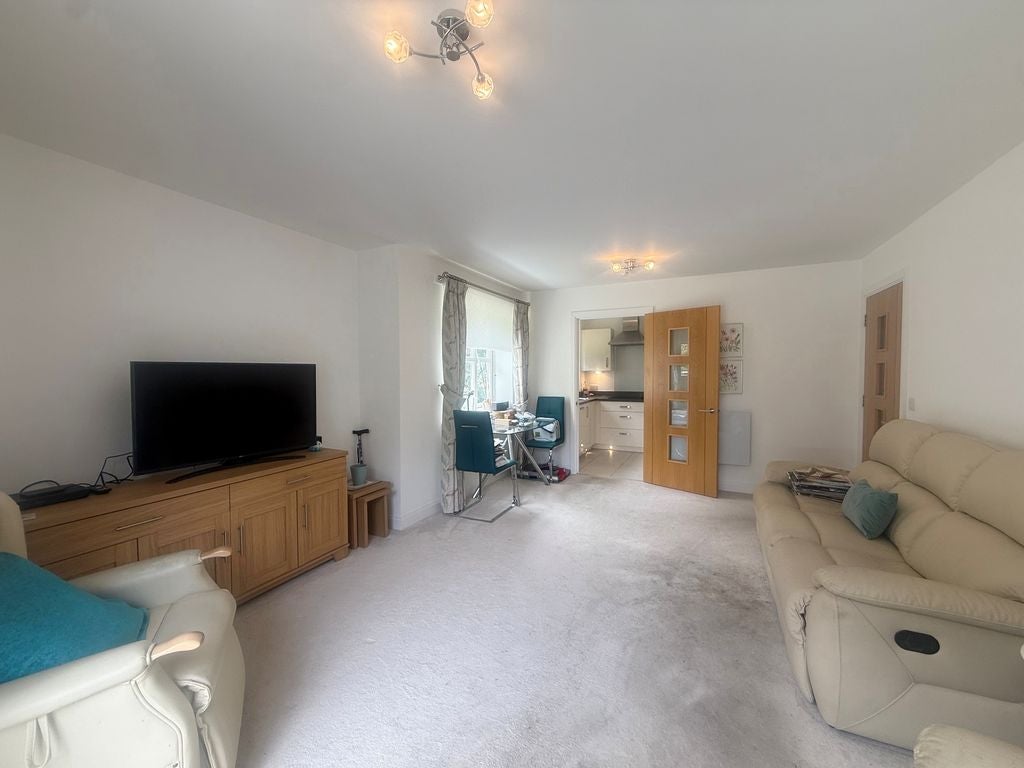 Flat Westhall Road in Warlingham