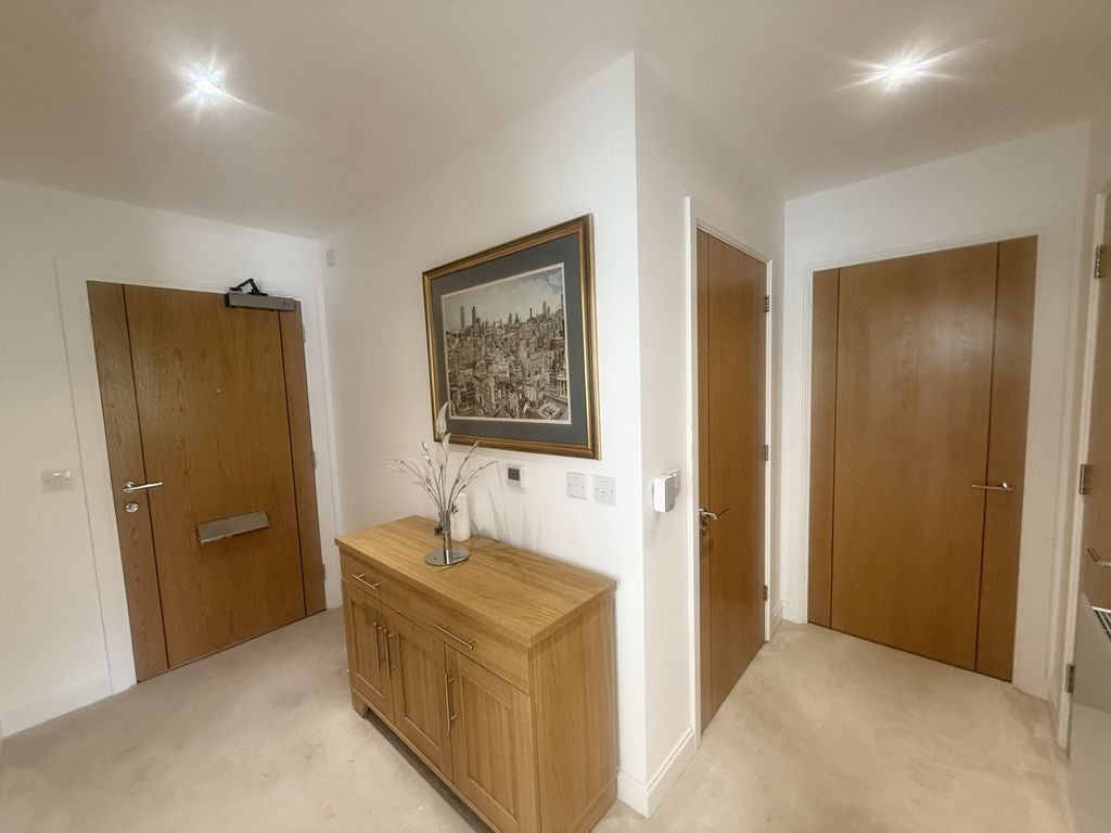 Flat Westhall Road in Warlingham