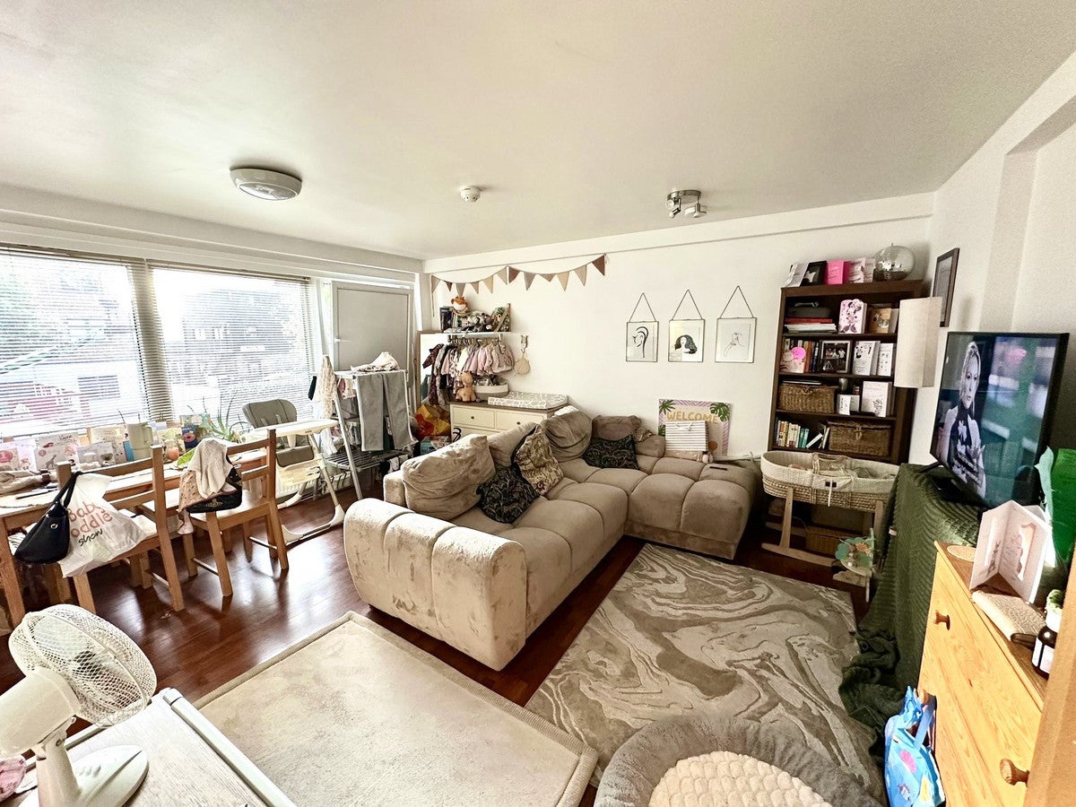 Flat Elm Grove in Greater London
