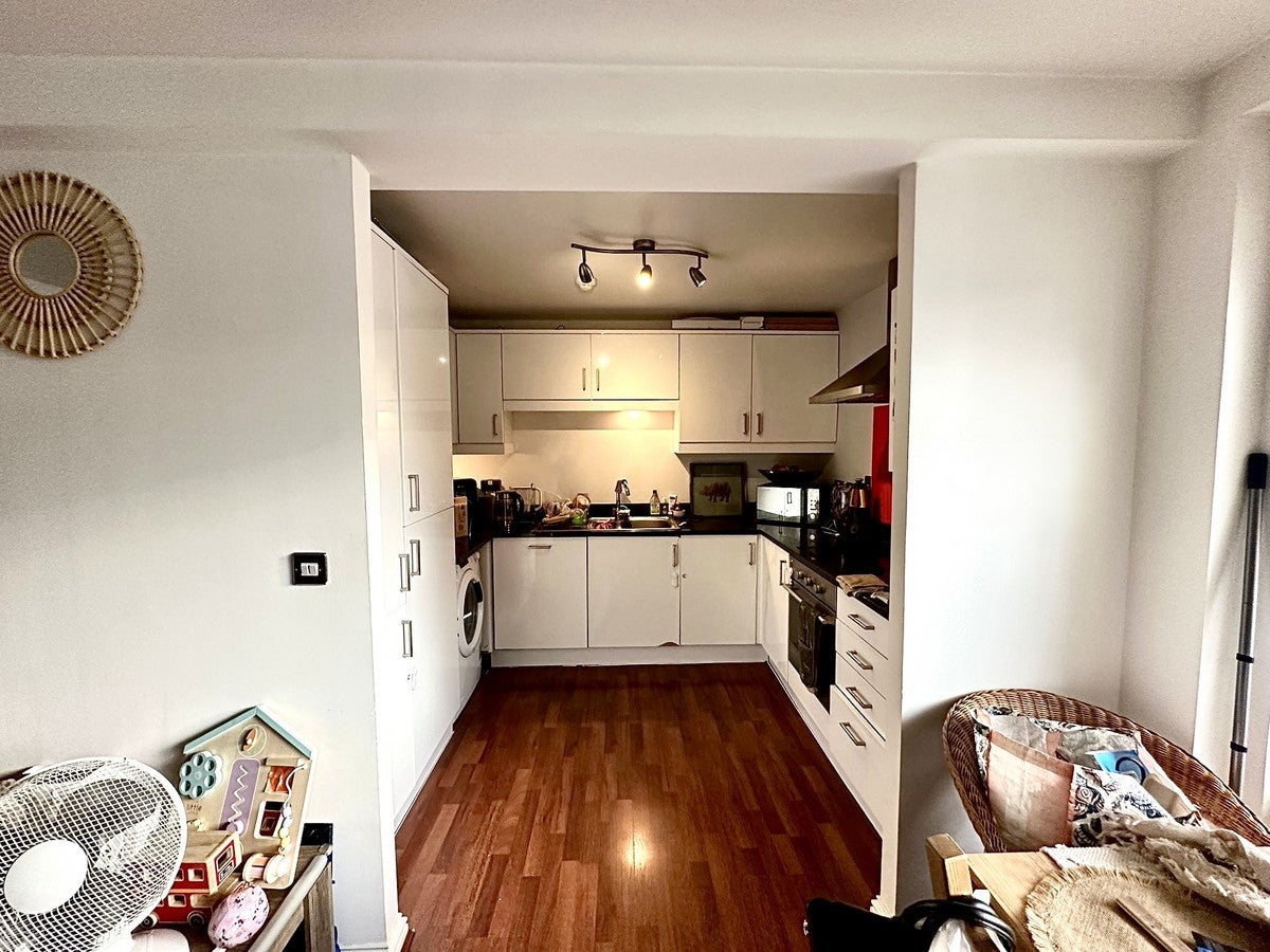 Flat Elm Grove in Greater London