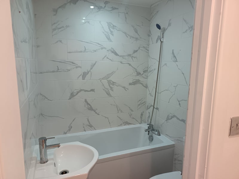 Room Cheshunts in Basildon