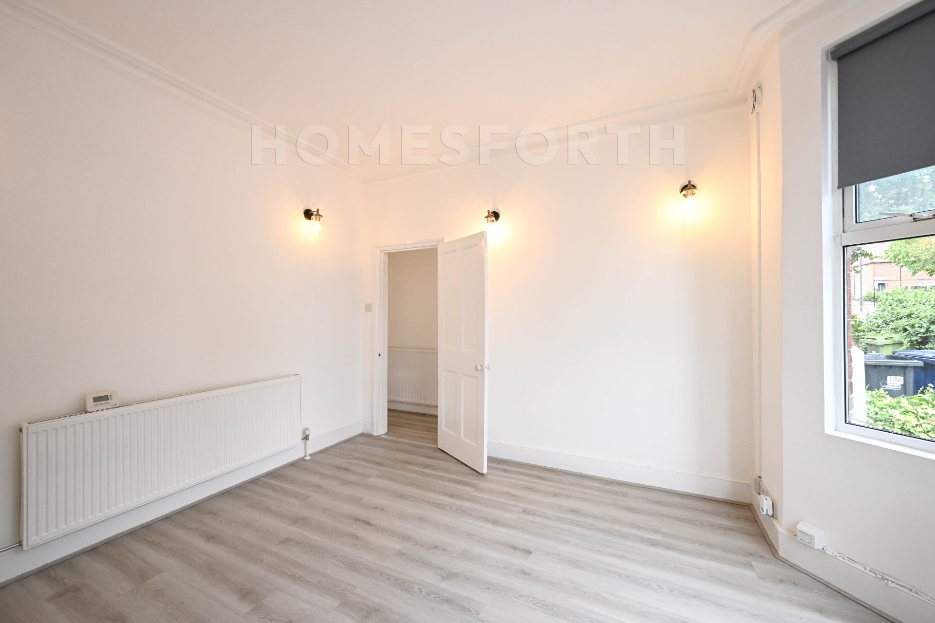Flat Greenford Avenue in Greater London