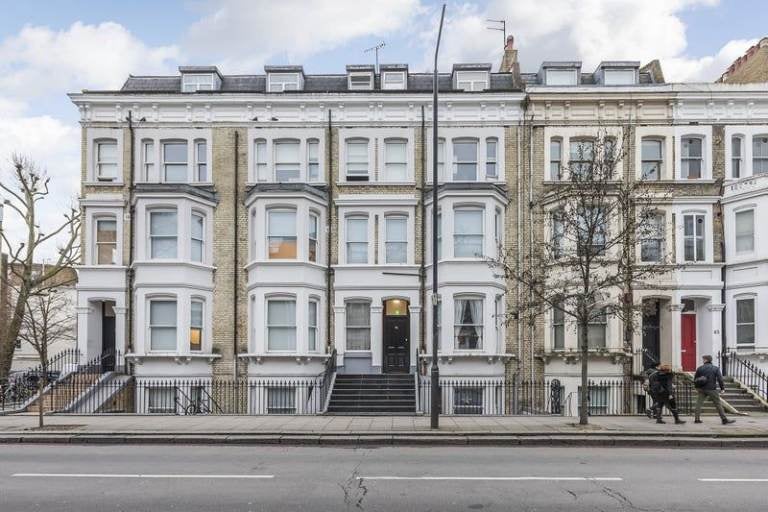 Flat Warwick Road in Greater London