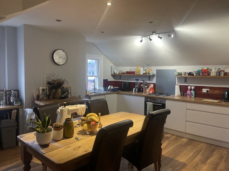 Room Kirkstall Lane in Leeds