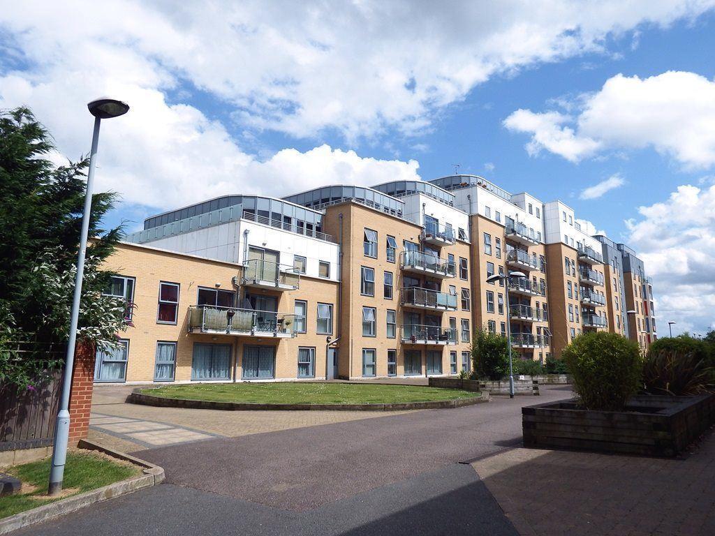 Flat Lytton Way in Stevenage