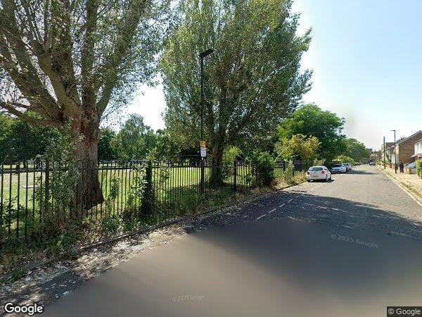 House Inwood Avenue in Greater London