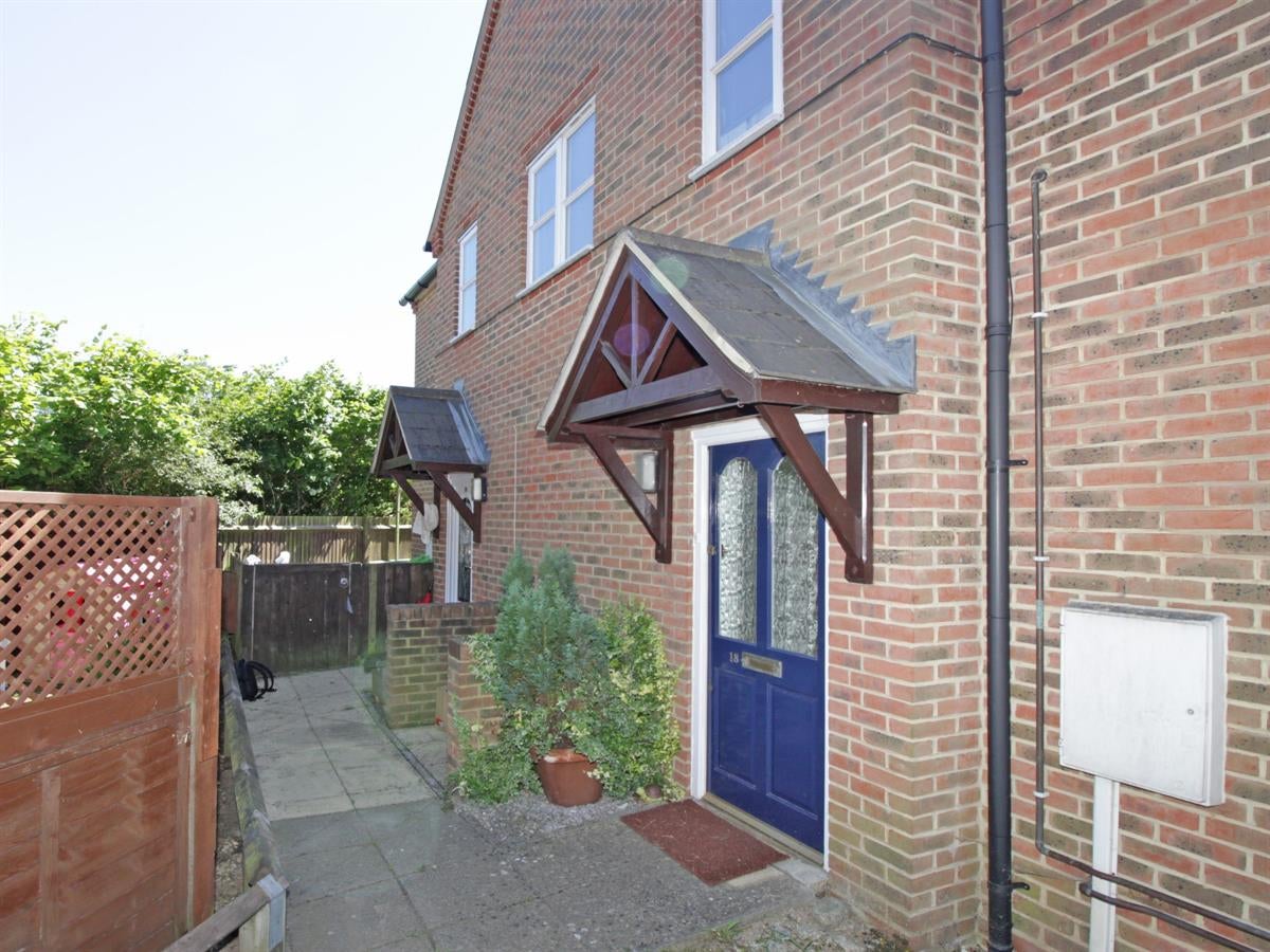 Flat Six Penny Close in Edenbridge