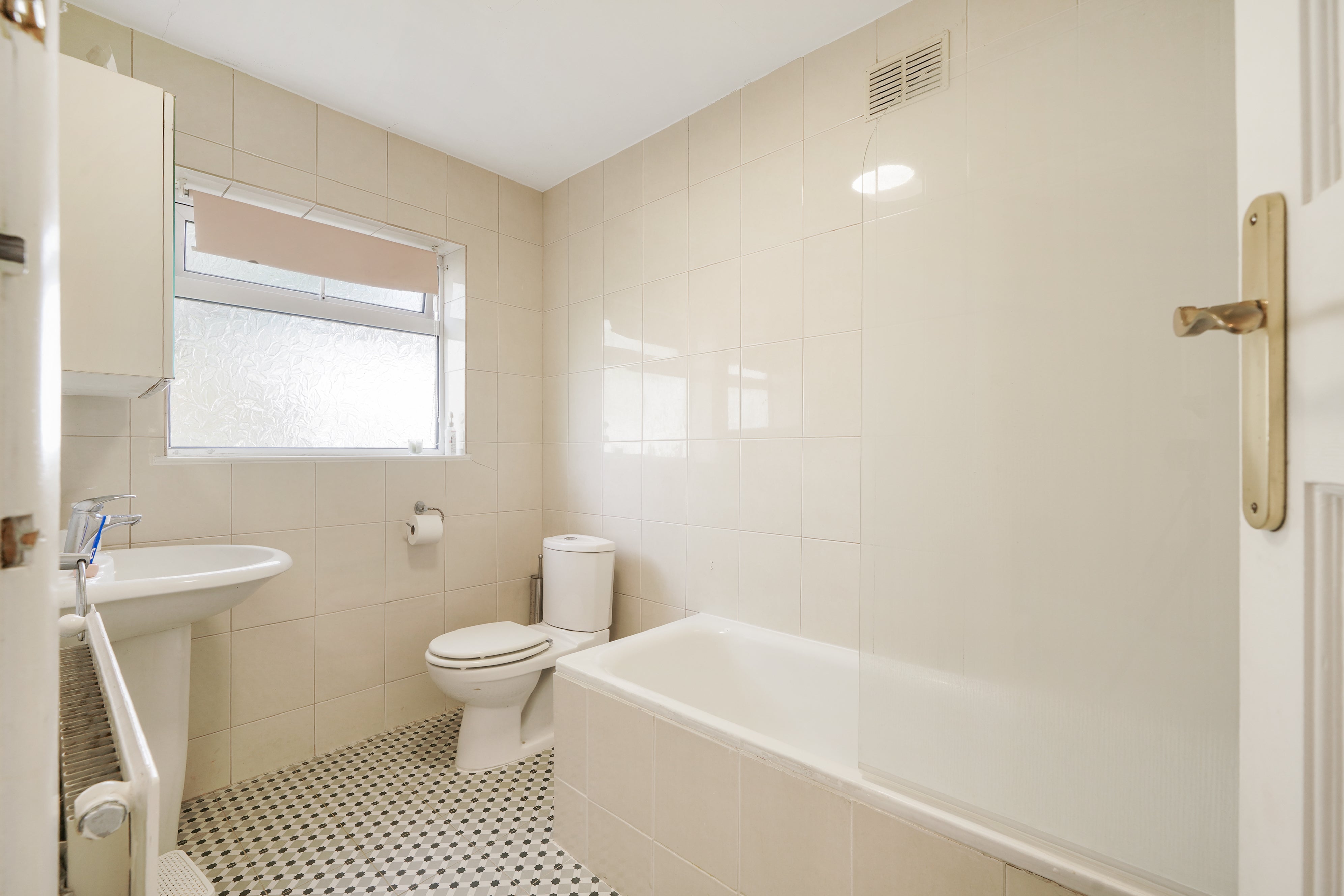 Flat Cavendish Avenue in Greater London