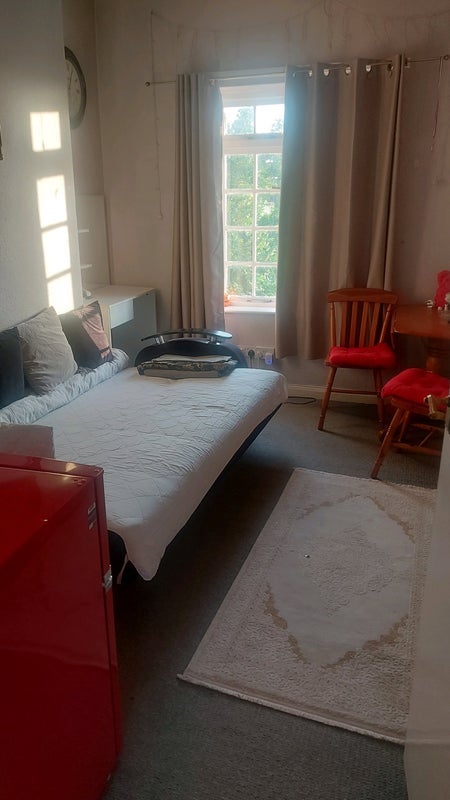 Room Paget Rise in Greater London