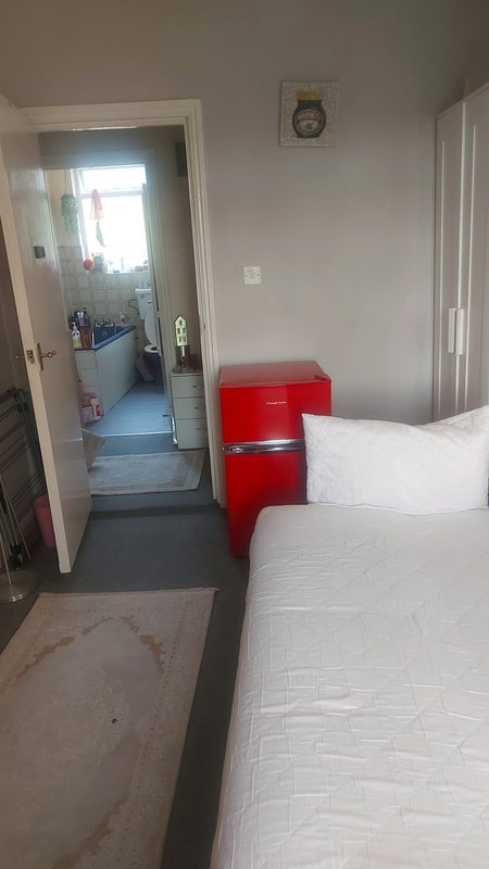 Room Paget Rise in Greater London