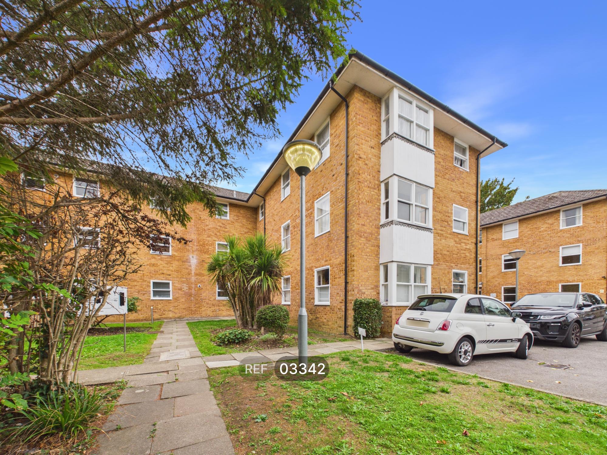 Flat Cumberland Drive in Brighton