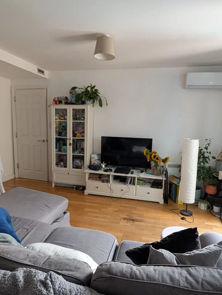 Room Trafalgar Road in Greater London
