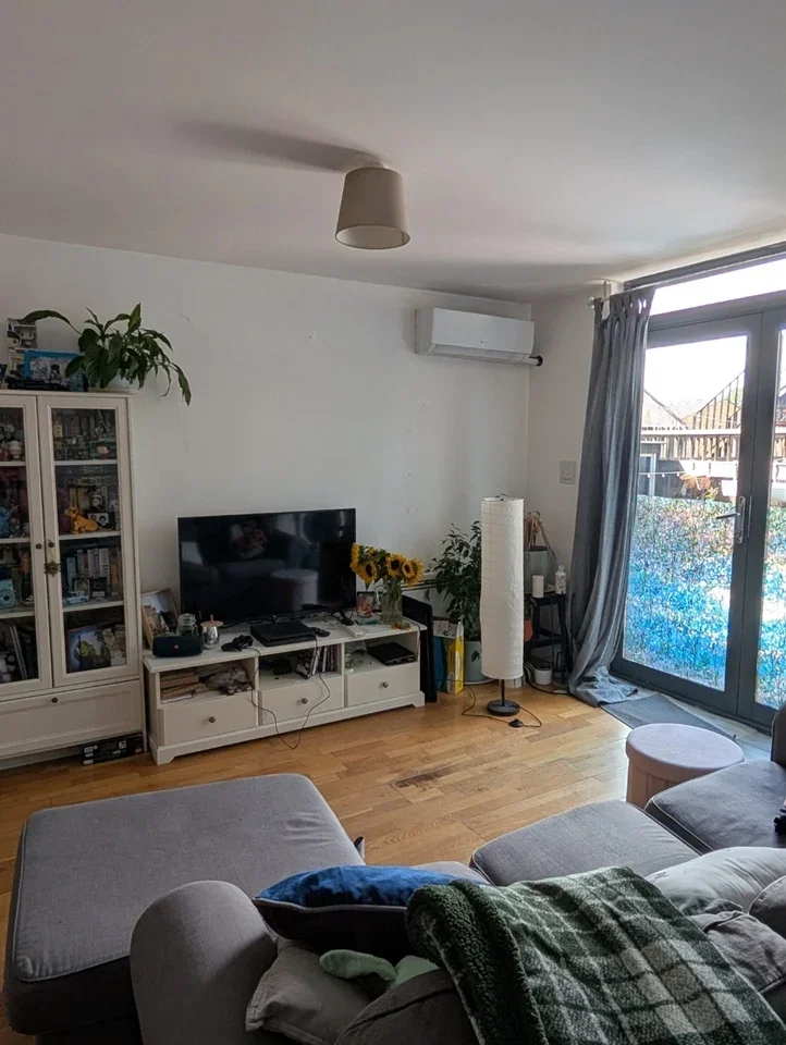Room Trafalgar Road in Greater London