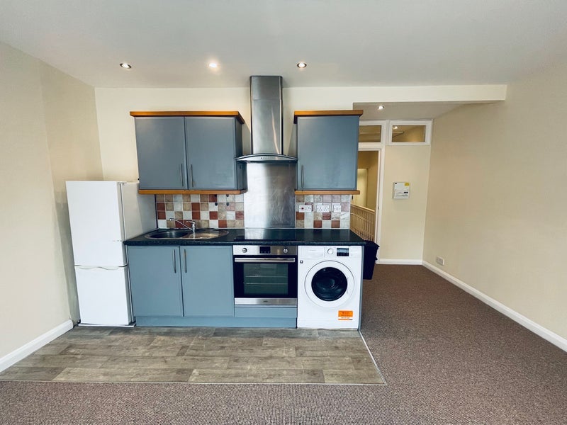 Flat Bradley Crescent in Bristol