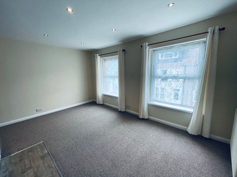 Flat Bradley Crescent in Bristol