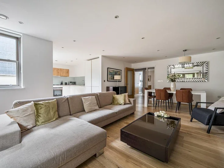 Flat Alexandra Road in Greater London