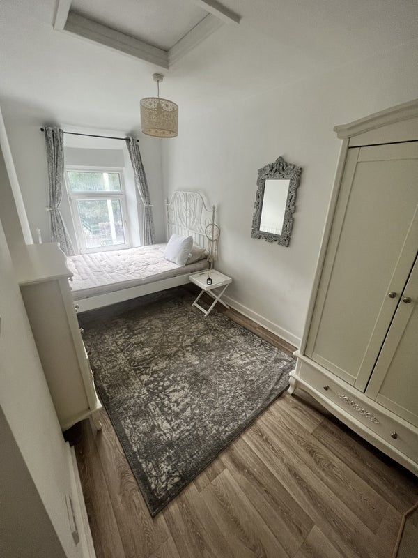 Room Hopkinstown Road in Pontypridd