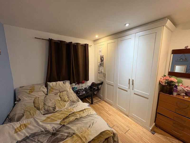 Room East India Dock Road in Greater London