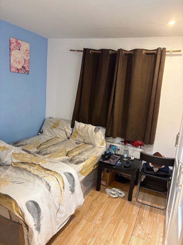 Room East India Dock Road in Greater London