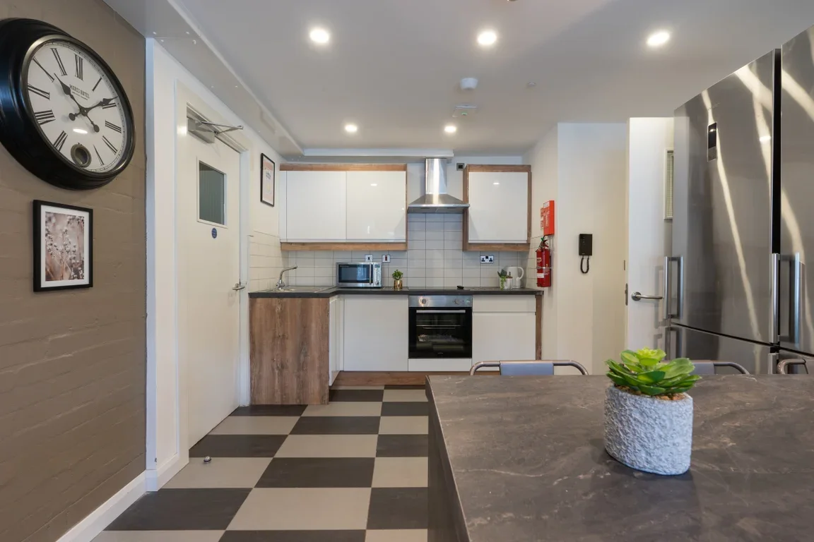 Flat Eskdale Terrace in Newcastle upon Tyne