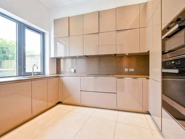 House Gunnersbury Mews in Greater London