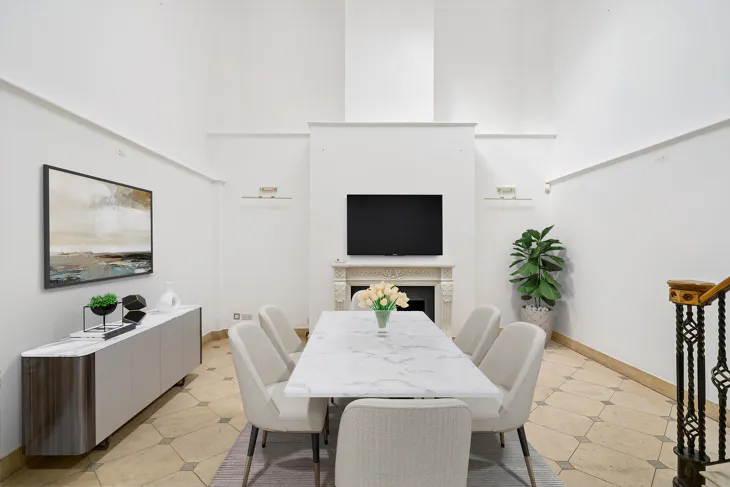 House Kinnerton Street in City of Westminster