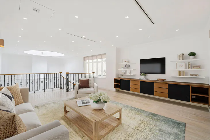 House Kinnerton Street in City of Westminster