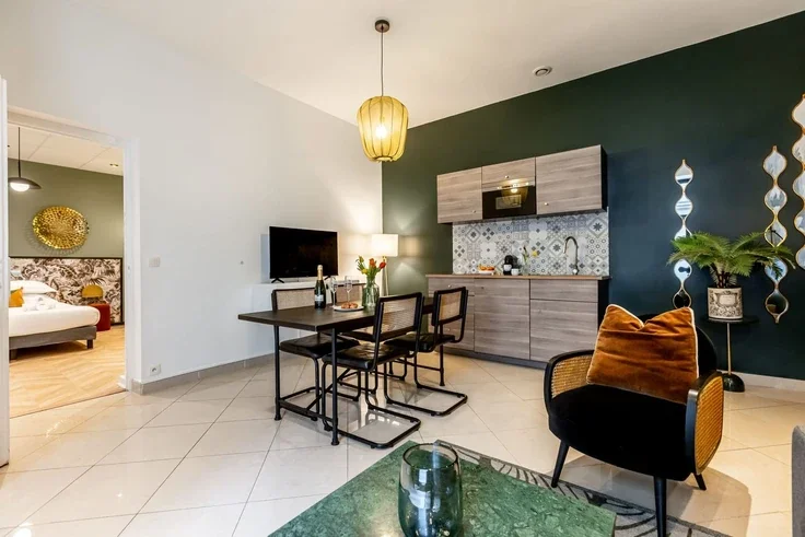 Flat Rue de Ponthieu in Paris