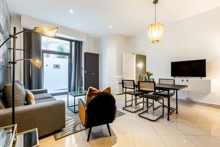 Flat Rue de Ponthieu in Paris
