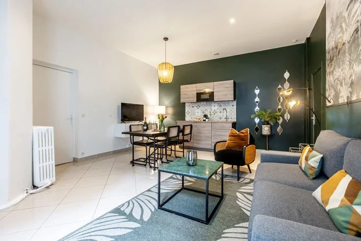 Flat Rue de Ponthieu in Paris
