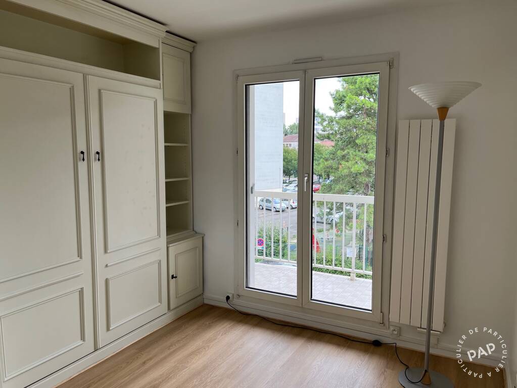 Flat Place de la Fraternité in Longjumeau