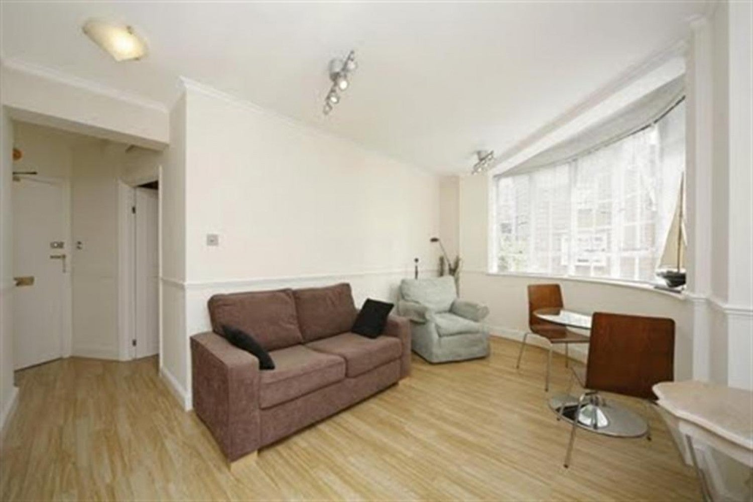 Flat Sloane Avenue in Greater London