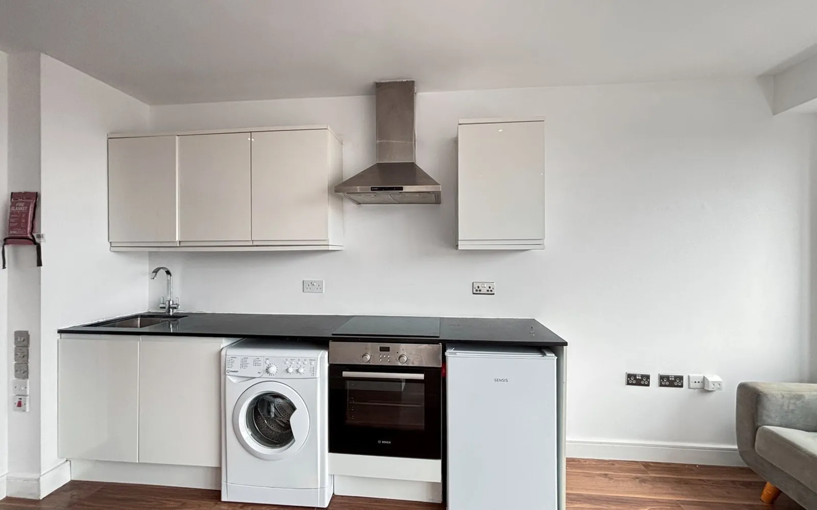 Flat Elmgrove Road in Greater London