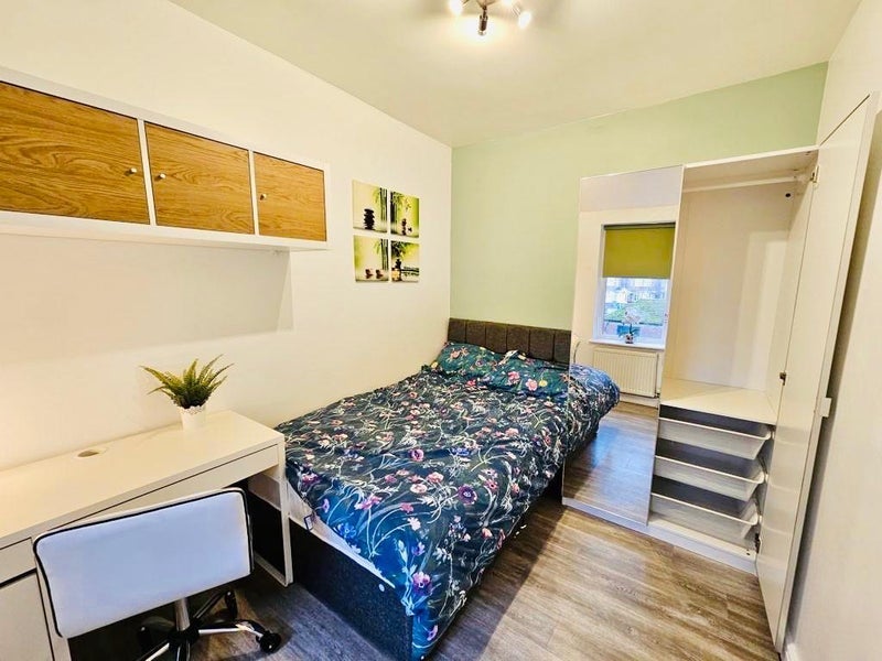 Room Heyscroft Road in Manchester
