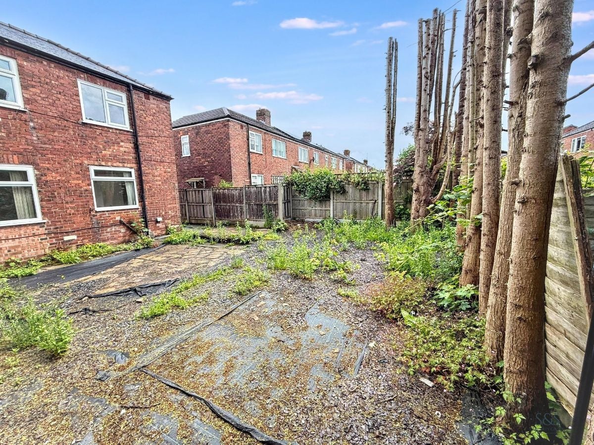 House Brierley Road East in Salford