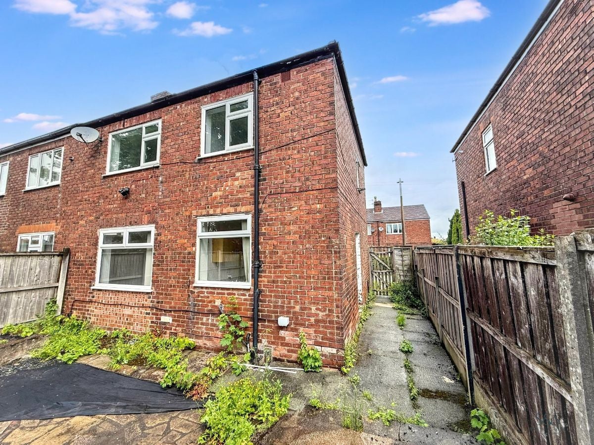 House Brierley Road East in Salford